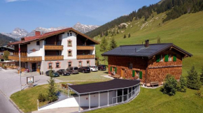 Gasthaus & Pension Alphorn Lech
